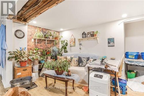 238 Alfred St Street, Alfred And Plantagenet, ON - Indoor Photo Showing Living Room