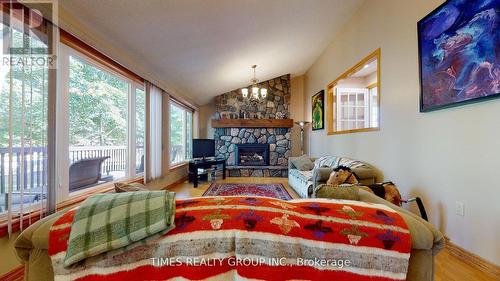 26 Evans Drive, Kawartha Lakes, ON - Indoor With Fireplace