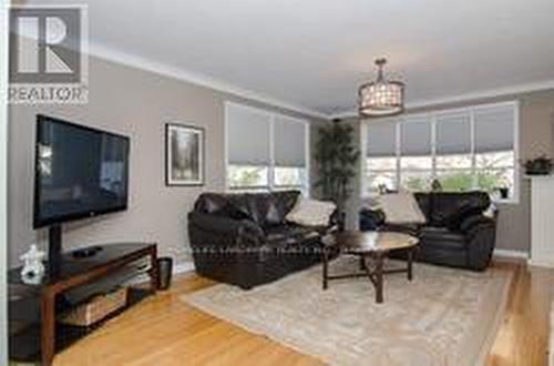 196 Lockhart Drive, St. Catharines, ON - Indoor Photo Showing Living Room