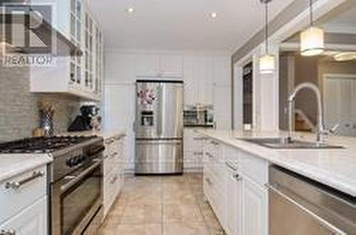 196 Lockhart Drive, St. Catharines, ON - Indoor Photo Showing Kitchen With Upgraded Kitchen