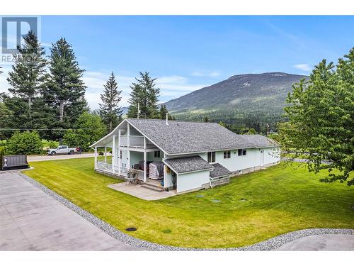 3015 Laforme Boulevard, Revelstoke, BC - Outdoor