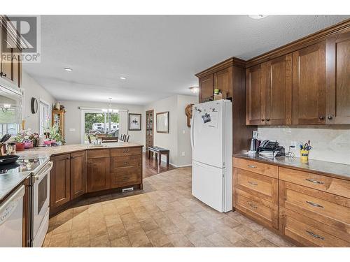 3015 Laforme Boulevard, Revelstoke, BC - Indoor Photo Showing Kitchen