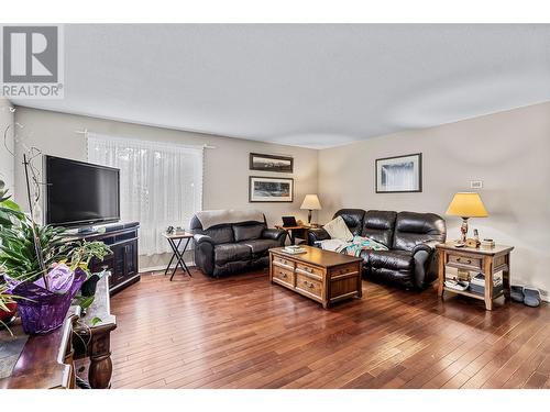 3015 Laforme Boulevard, Revelstoke, BC - Indoor Photo Showing Living Room