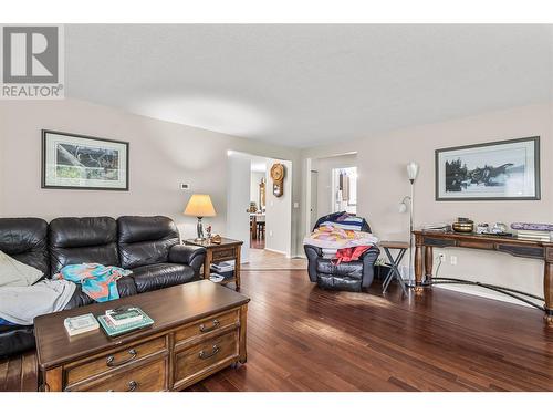 3015 Laforme Boulevard, Revelstoke, BC - Indoor Photo Showing Living Room