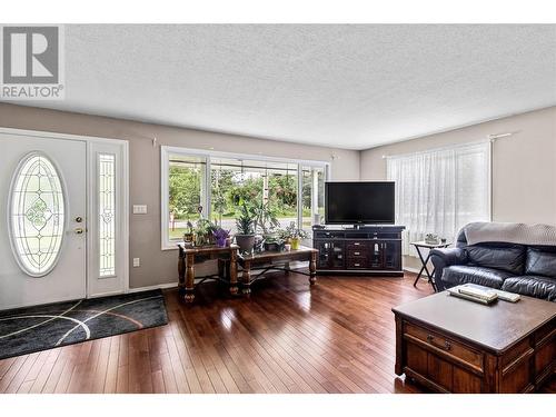 3015 Laforme Boulevard, Revelstoke, BC - Indoor Photo Showing Living Room