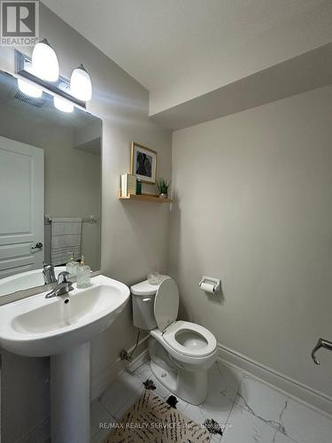 7925 Oldfield Road, Niagara Falls, ON - Indoor Photo Showing Bathroom