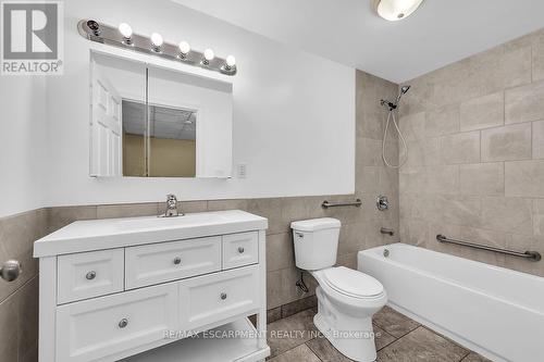 1315 Main Street E, Hamilton, ON - Indoor Photo Showing Bathroom
