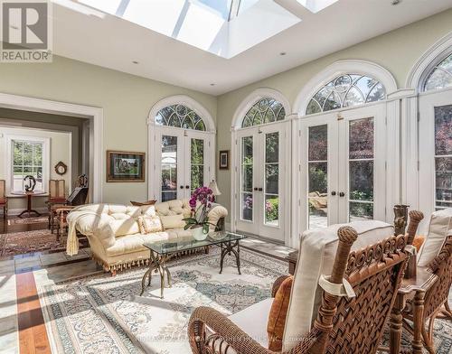 30 Turner Street, Georgina (Historic Lakeshore Communities), ON - Indoor Photo Showing Living Room