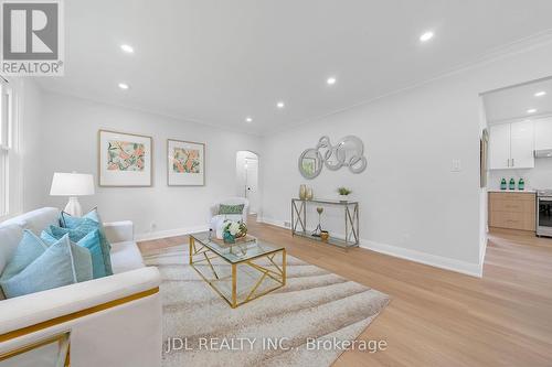 243 Lennox Avenue, Richmond Hill, ON - Indoor Photo Showing Living Room