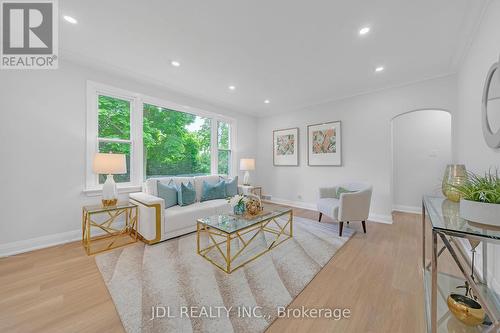 243 Lennox Avenue, Richmond Hill, ON - Indoor Photo Showing Living Room