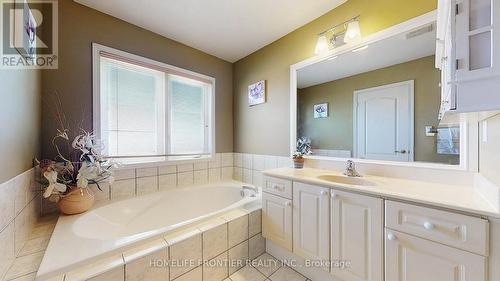 50 Futura Avenue, Richmond Hill, ON - Indoor Photo Showing Bathroom