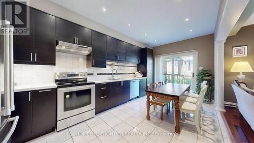 50 Futura Avenue, Richmond Hill, ON - Indoor Photo Showing Kitchen With Upgraded Kitchen