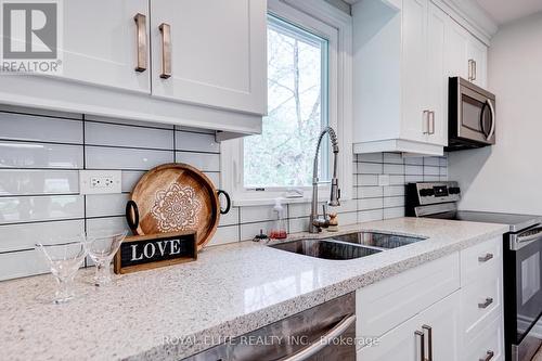 161 Church Street S, Richmond Hill (Harding), ON - Indoor Photo Showing Kitchen With Double Sink With Upgraded Kitchen