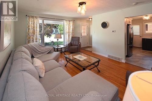 14 Marshall Park Drive, North Bay, ON - Indoor Photo Showing Living Room