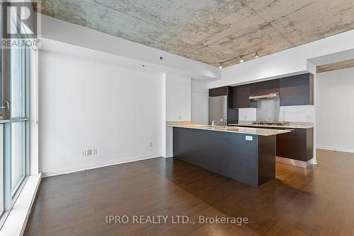 1805 - 375 King Street W, Toronto, ON - Indoor Photo Showing Kitchen