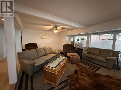 9509 Steuart Street, Summerland, BC - Indoor Photo Showing Living Room