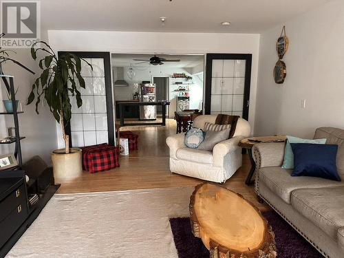 9509 Steuart Street, Summerland, BC - Indoor Photo Showing Living Room