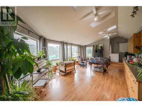 9509 Steuart Street, Summerland, BC - Indoor