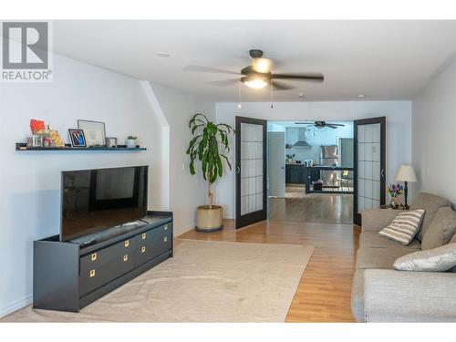 9509 Steuart Street, Summerland, BC - Indoor Photo Showing Living Room