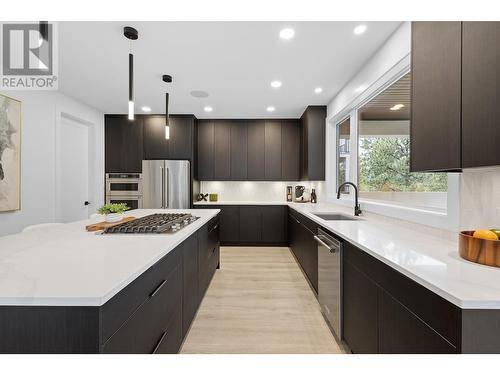 1528 Cabernet Way, West Kelowna, BC - Indoor Photo Showing Kitchen With Upgraded Kitchen