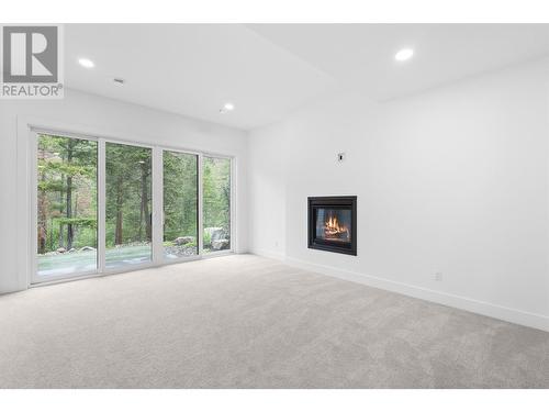 1528 Cabernet Way, West Kelowna, BC - Indoor With Fireplace