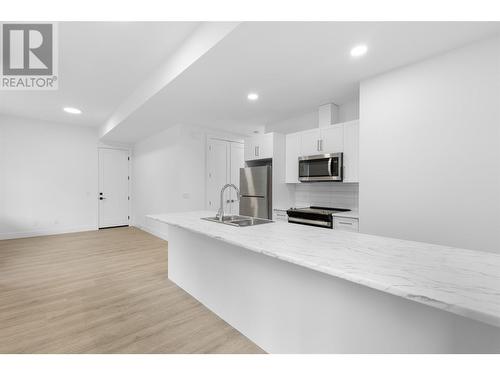 1528 Cabernet Way, West Kelowna, BC - Indoor Photo Showing Kitchen With Upgraded Kitchen