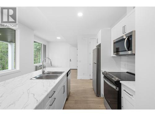 1528 Cabernet Way, West Kelowna, BC - Indoor Photo Showing Kitchen With Double Sink With Upgraded Kitchen