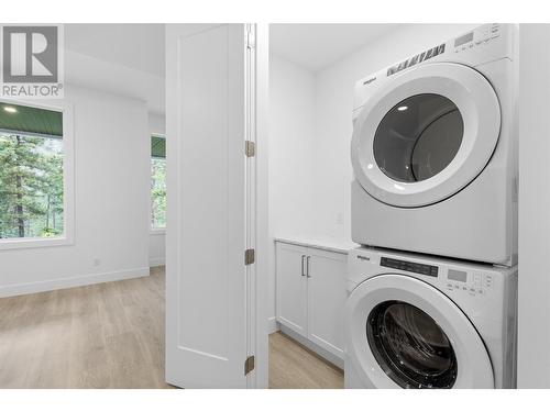 1528 Cabernet Way, West Kelowna, BC - Indoor Photo Showing Laundry Room