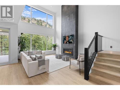 1528 Cabernet Way, West Kelowna, BC - Indoor With Fireplace