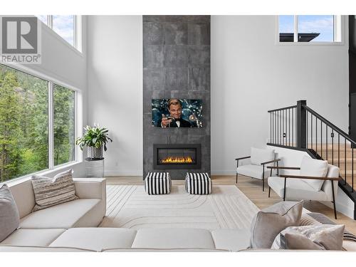 1528 Cabernet Way, West Kelowna, BC - Indoor Photo Showing Living Room With Fireplace