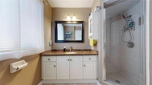 346 Highland Road W|Unit #18, Stoney Creek, ON - Indoor Photo Showing Bathroom