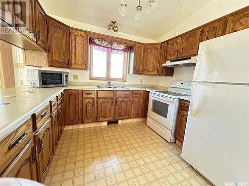 52 Harrigan Crescent, Maple Creek, SK - Indoor Photo Showing Kitchen With Double Sink