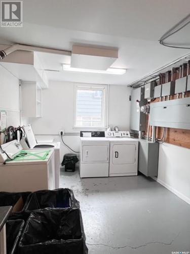 133 3Rd Avenue Ne, Swift Current, SK - Indoor Photo Showing Laundry Room