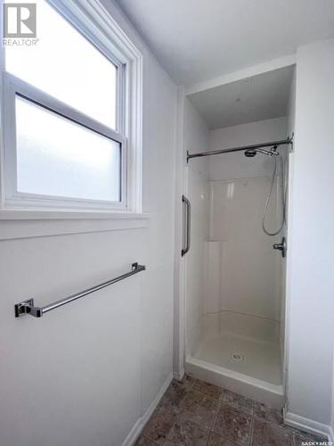 133 3Rd Avenue Ne, Swift Current, SK - Indoor Photo Showing Bathroom