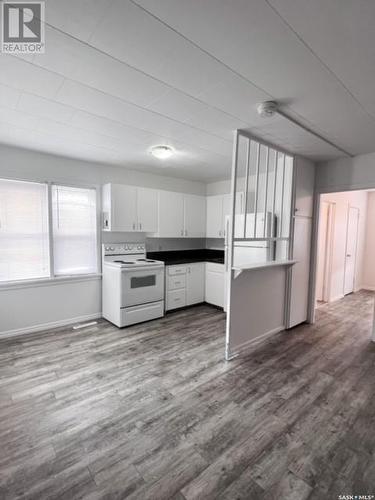 133 3Rd Avenue Ne, Swift Current, SK - Indoor Photo Showing Kitchen