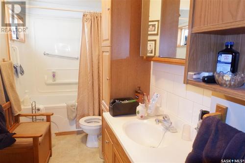 114 5Th Avenue W, Assiniboia, SK - Indoor Photo Showing Bathroom