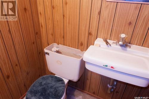 114 5Th Avenue W, Assiniboia, SK - Indoor Photo Showing Bathroom