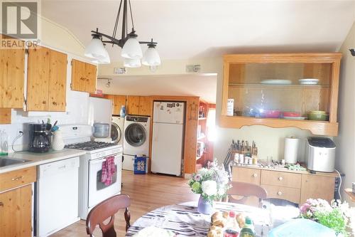 114 5Th Avenue W, Assiniboia, SK - Indoor Photo Showing Kitchen