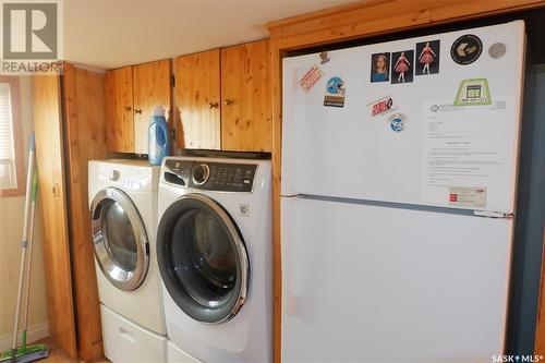 114 5Th Avenue W, Assiniboia, SK - Indoor Photo Showing Laundry Room