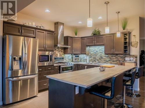 805 89 Avenue, Dawson Creek, BC - Indoor Photo Showing Kitchen With Upgraded Kitchen