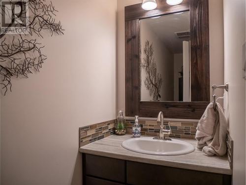 805 89 Avenue, Dawson Creek, BC - Indoor Photo Showing Bathroom