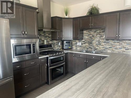 805 89 Avenue, Dawson Creek, BC - Indoor Photo Showing Kitchen With Double Sink