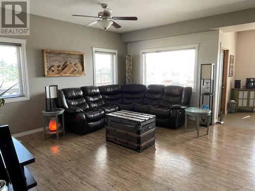 805 89 Avenue, Dawson Creek, BC - Indoor Photo Showing Living Room