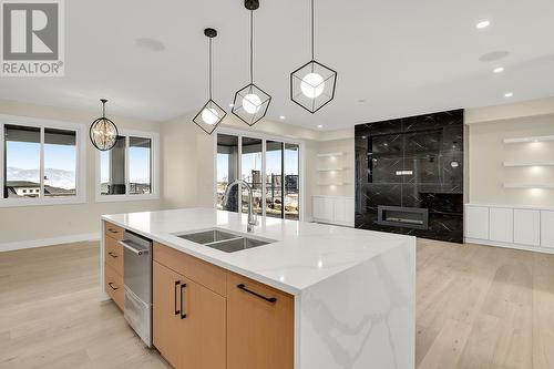 1787 Fawn Run Drive, Kelowna, BC - Indoor Photo Showing Kitchen With Double Sink With Upgraded Kitchen