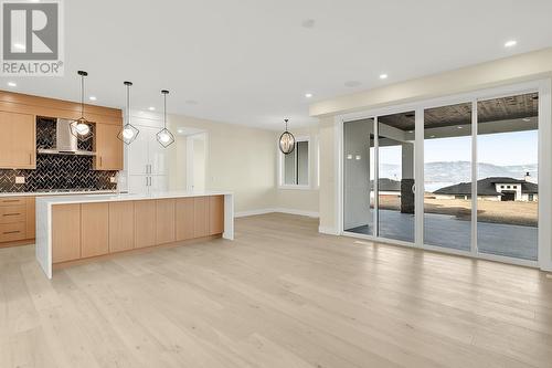 1787 Fawn Run Drive, Kelowna, BC - Indoor Photo Showing Kitchen With Upgraded Kitchen