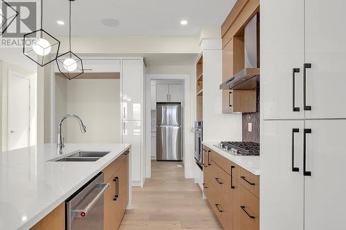 1787 Fawn Run Drive, Kelowna, BC - Indoor Photo Showing Kitchen With Double Sink With Upgraded Kitchen