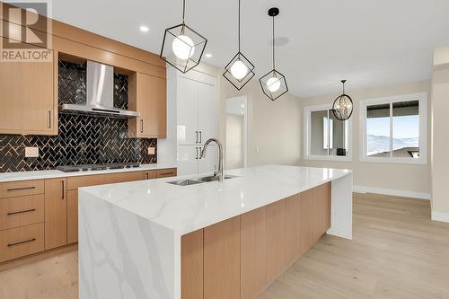 1787 Fawn Run Drive, Kelowna, BC - Indoor Photo Showing Kitchen With Double Sink With Upgraded Kitchen