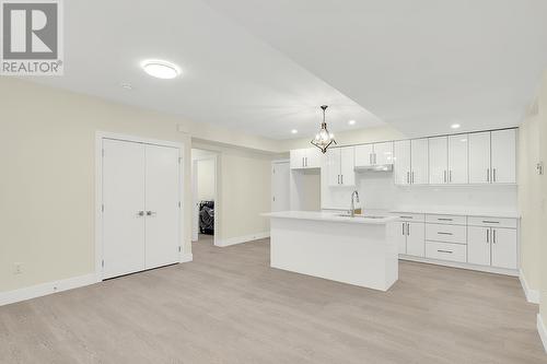 1787 Fawn Run Drive, Kelowna, BC - Indoor Photo Showing Kitchen