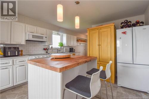133 Saint-Pierre Est Boulevard, Caraquet, NB - Indoor Photo Showing Kitchen