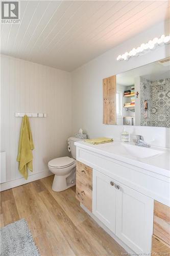 133 Saint-Pierre Est Boulevard, Caraquet, NB - Indoor Photo Showing Bathroom